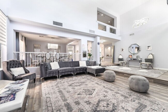 Photo - Luxury Living in Guard-Gated Royal Highlands!