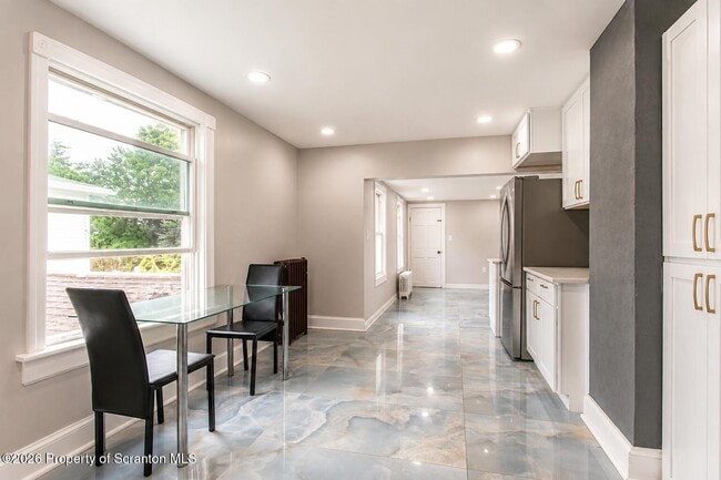 Photo - 1729 Sanderson Ave