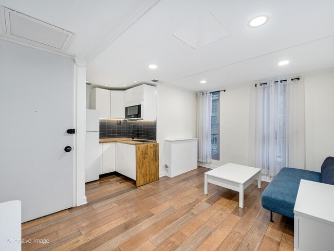 Photo - 21 W Goethe St Unit 2D