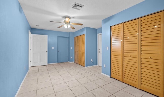 Photo - 141 NE Naranja Ave