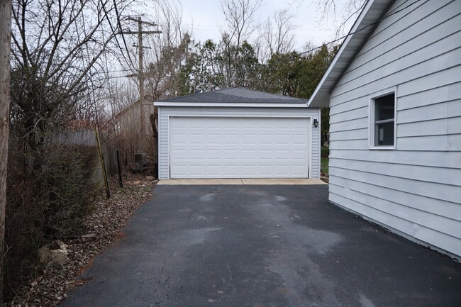 Photo - 202 E Streamwood Blvd