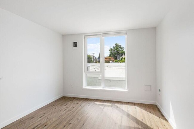 Photo - CHRONICLE: Stylish Wallingford Studios with Full Appliance Package & Premium Amenities