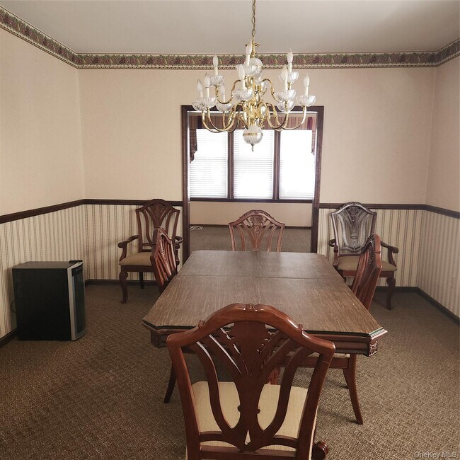 Photo - 77-16 78th St