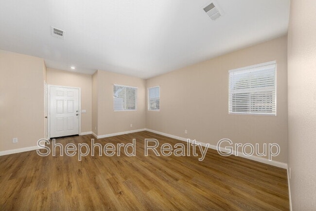 Photo - 2002 Clemens Pl