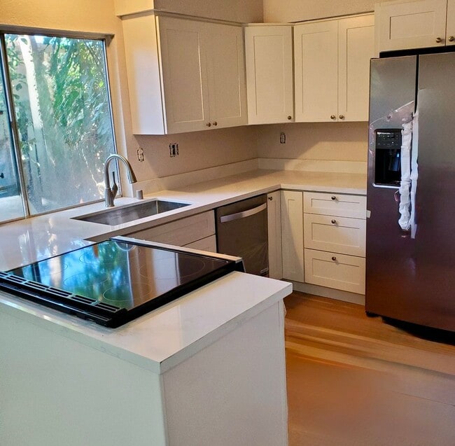 Building Photo - 491 Los Arboles St