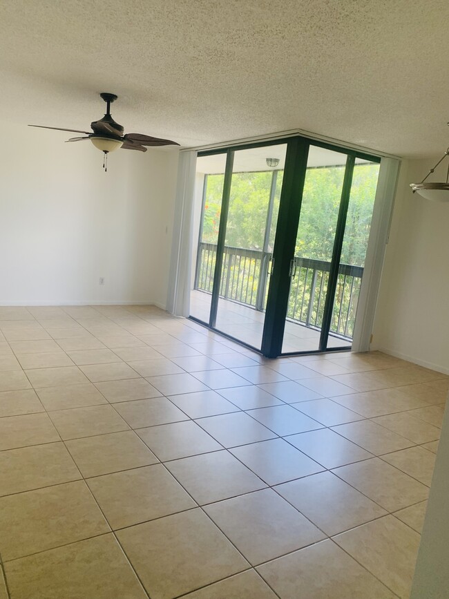820 Lavers Cir Unit G-311