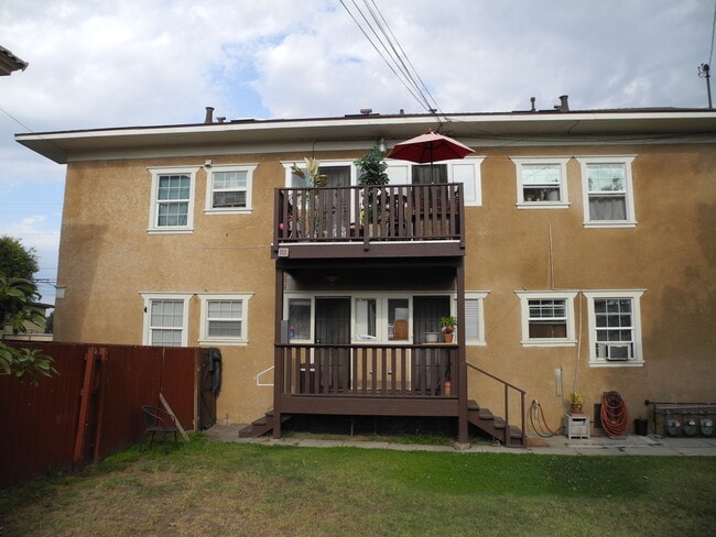 Rear view of apartment - 1934 Henderson Ave Unit 1934 Henderson