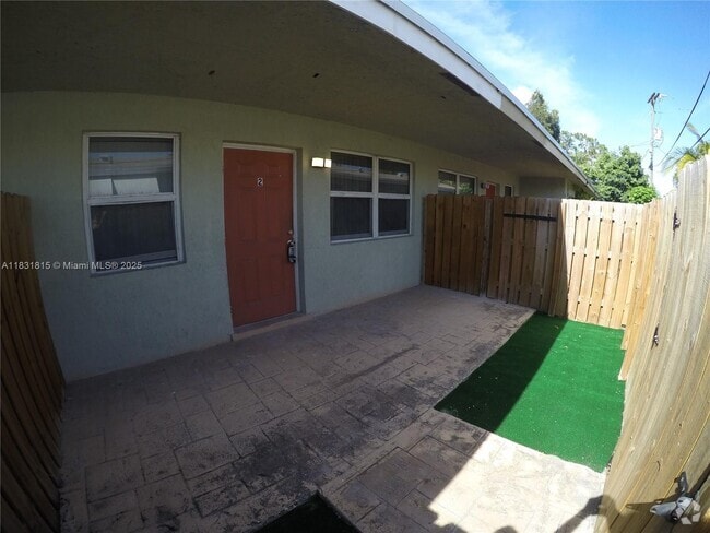 Building Photo - 1204 NE 5th Terrace Unit 2 Rental