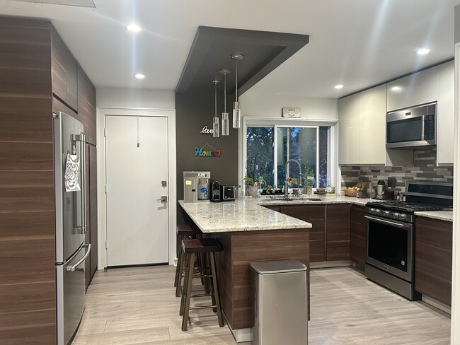 Photo - 8723 Trumbull Ave Unidad 1