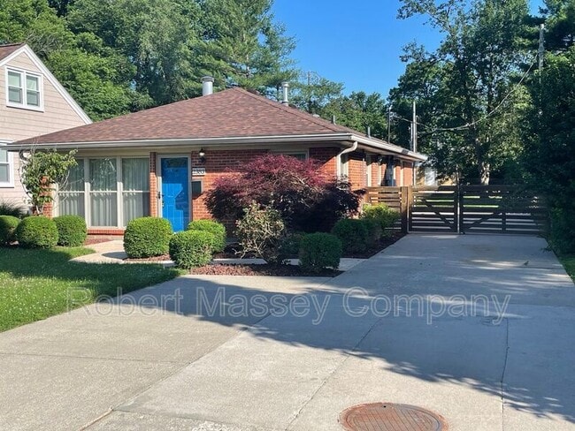 Building Photo - 2383 Clarendon Ave