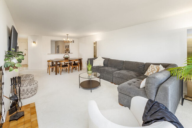 Photo - 500 W Roy St Unit Apt # W403
