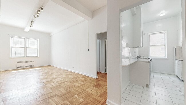 Building Photo - 67-30 Clyde St Unit 1D Rental
