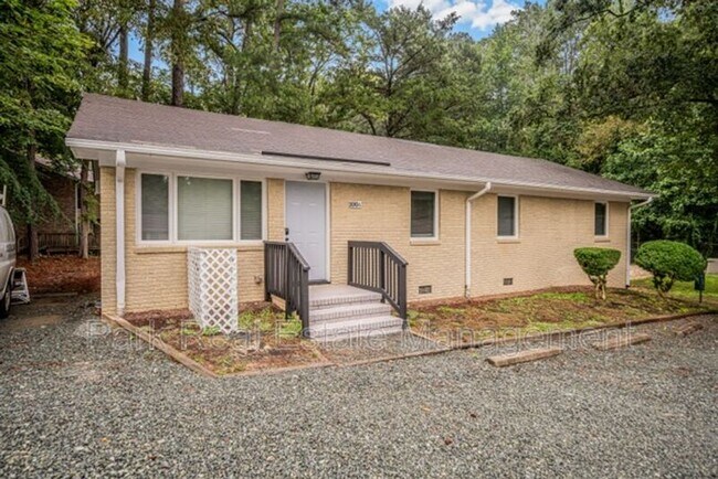 Photo - 221 Howell St