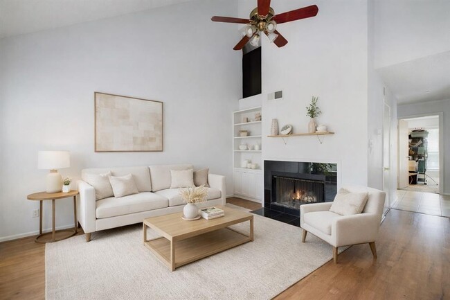 Building Photo - 2110 Rio Grande St Unit 301