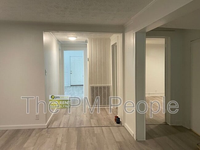 Photo - 207 S 3rd St