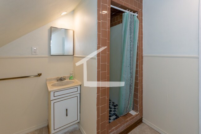 Photo - 20 Presentation Rd Unit 1