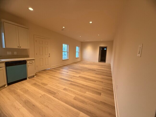 Photo - 104 Kirkland St