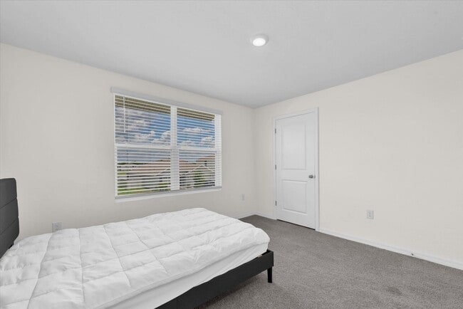 Photo - Available now in Wimauma | Spacious 5BR Home with 2,600+ Sqft