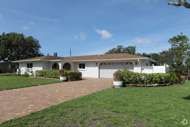 Building Photo - 5522 Yorkshire Way Rental