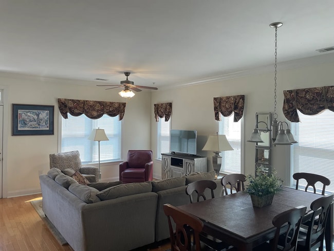 Photo - 2 Bed, 2 Bath Apartment on the River - Furnhsied Rental