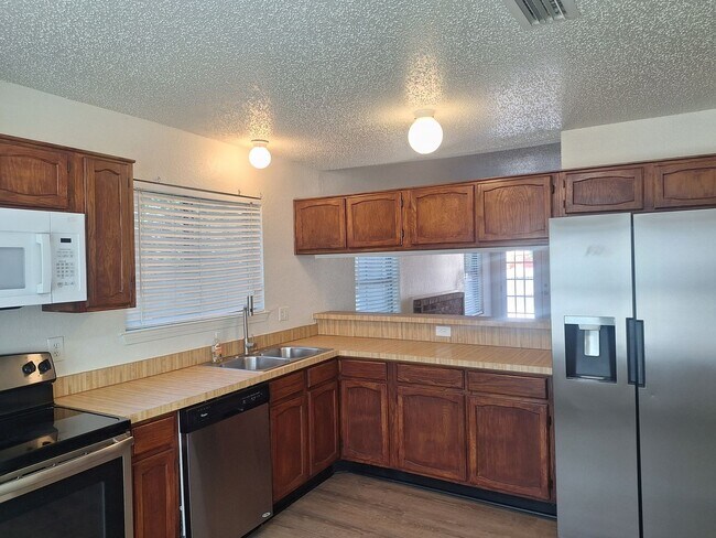 Photo - 3944-3946 Queens Ct