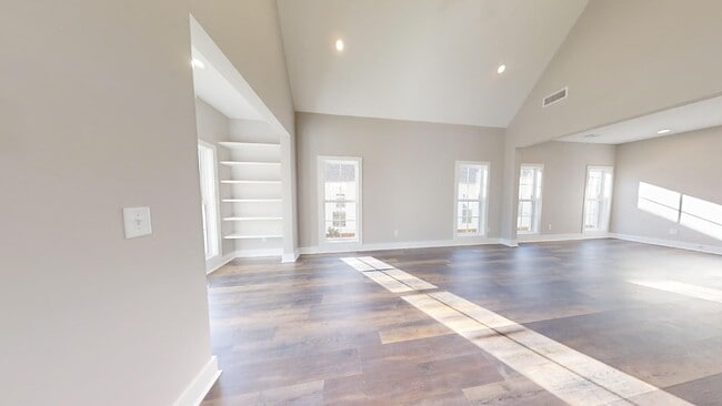 Photo - Available NOW !