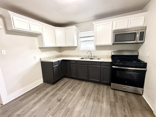 Photo - 705 Parkway