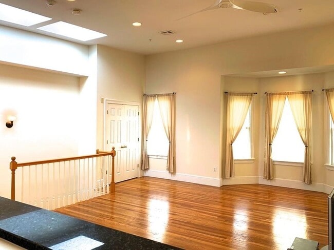 Building Photo - 42 Prince St Unit 42 Rental