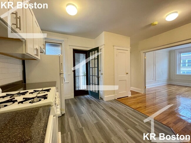 Photo - 9/1 No Fee! Spacious 2BR near Green Line!