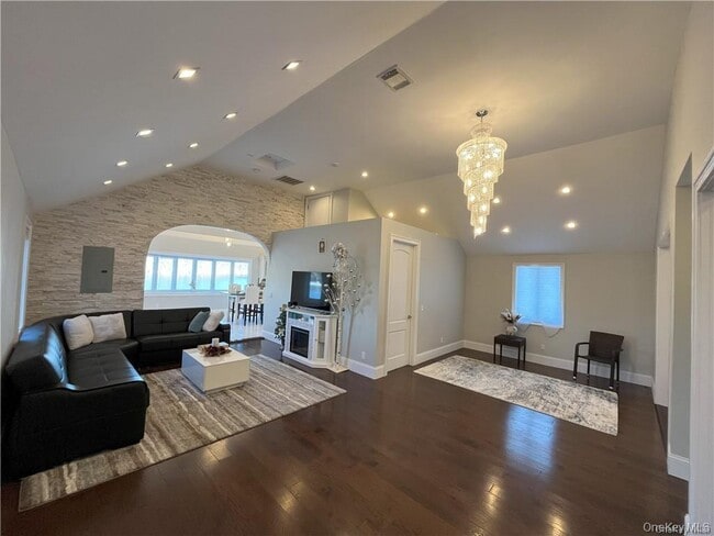 Photo - 815 S Lake Blvd