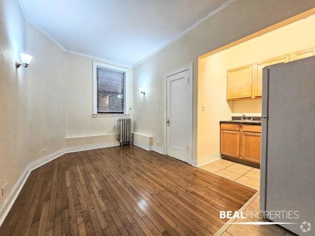 Building Photo - 1 bedroom in CHICAGO IL 60640 Unit 102 Rental