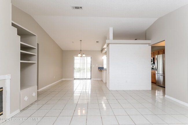 Photo - 350 NE Genesee Ave