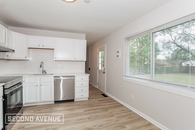 Photo - 2049 Roosevelt Ave