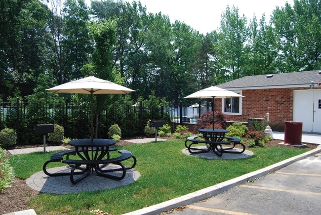 Picnic Area - Barrington Gardens