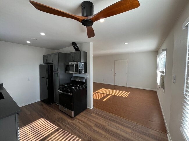 Building Photo - 7003 Fulton Ave Rental