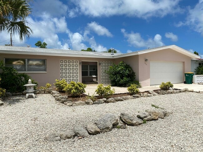 Photo - 466 Gateway Dr