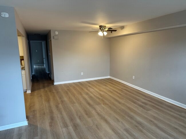 Photo - 8034 Craig St