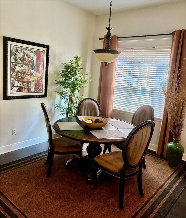 Photo - 435 N Rivershire Dr