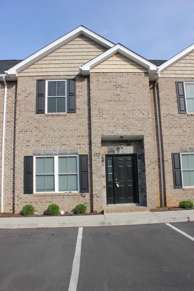 Building Photo - Townhouse for Rent in Cedar Point