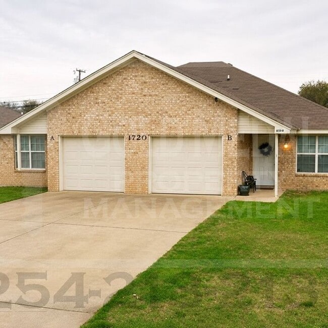 Building Photo - 1720 Aztec Trce