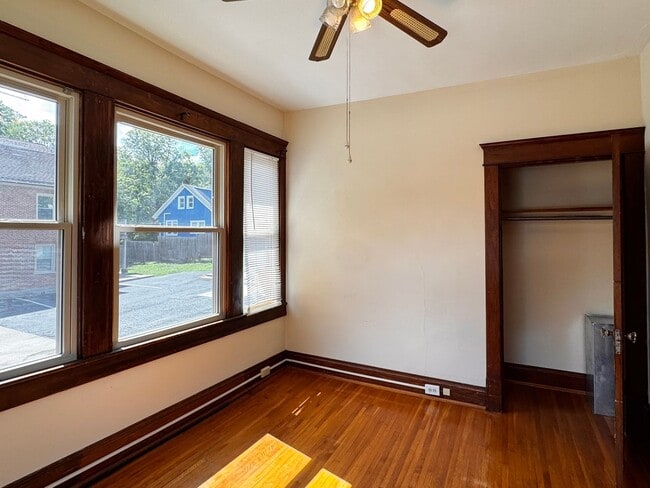 1905 Jefferson Park Ave