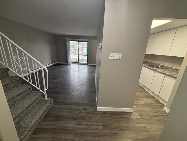 Photo - 457 Albert St Unit 9