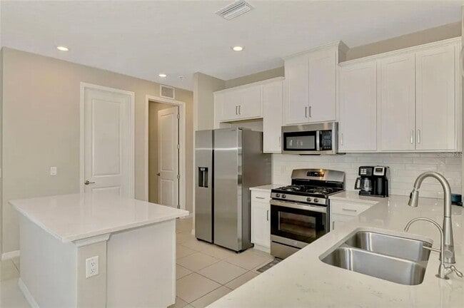 6310 Grandview Hill Ct