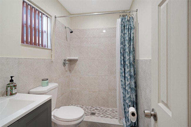 Photo - 8453 Southampton Dr