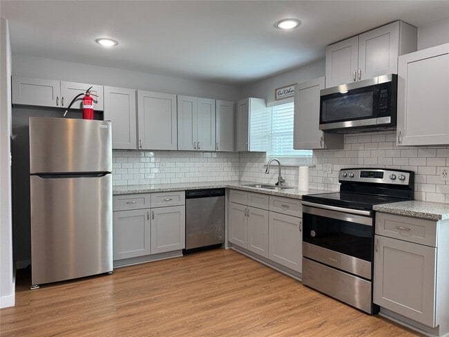 Photo - 6610 Haight St