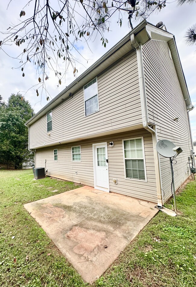 Photo - 325 Newburgh Pl