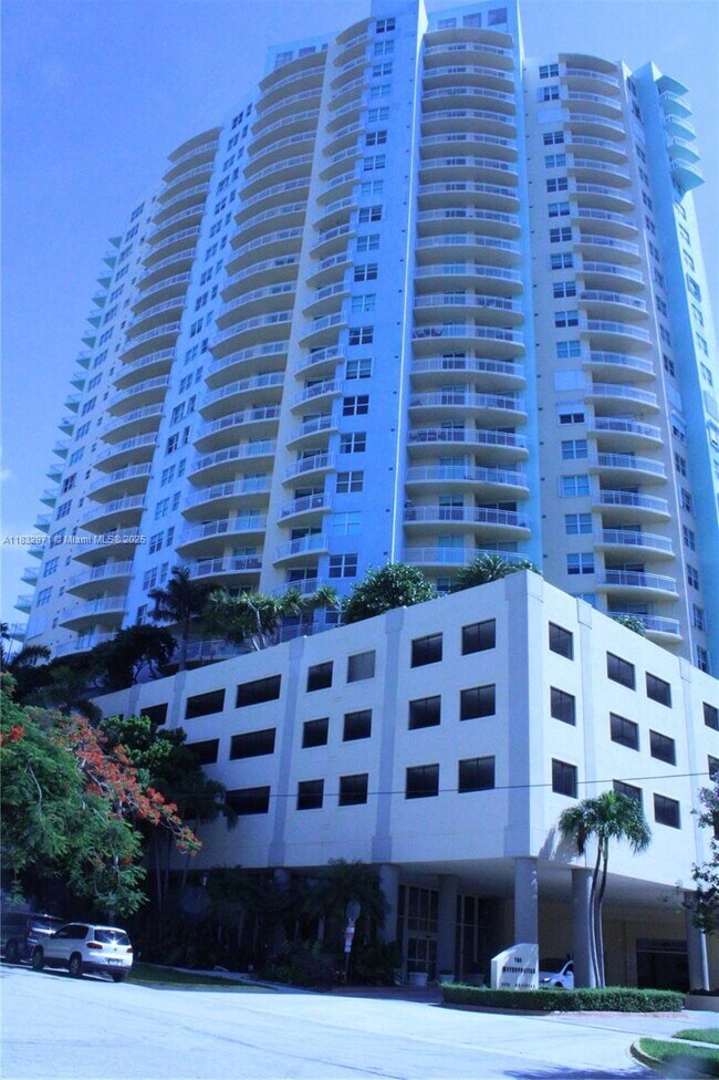 Photo - 2475 Brickell Ave Unidad 1401 Rental