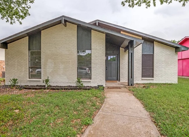 Building Photo - 7310 Chinaberry Rd Rental