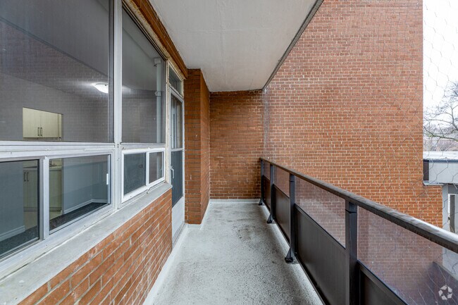 Large Balcony - 3085 Queen Frederica