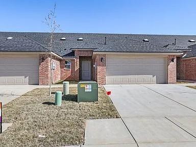 Photo - 7621 Woodford Ave
